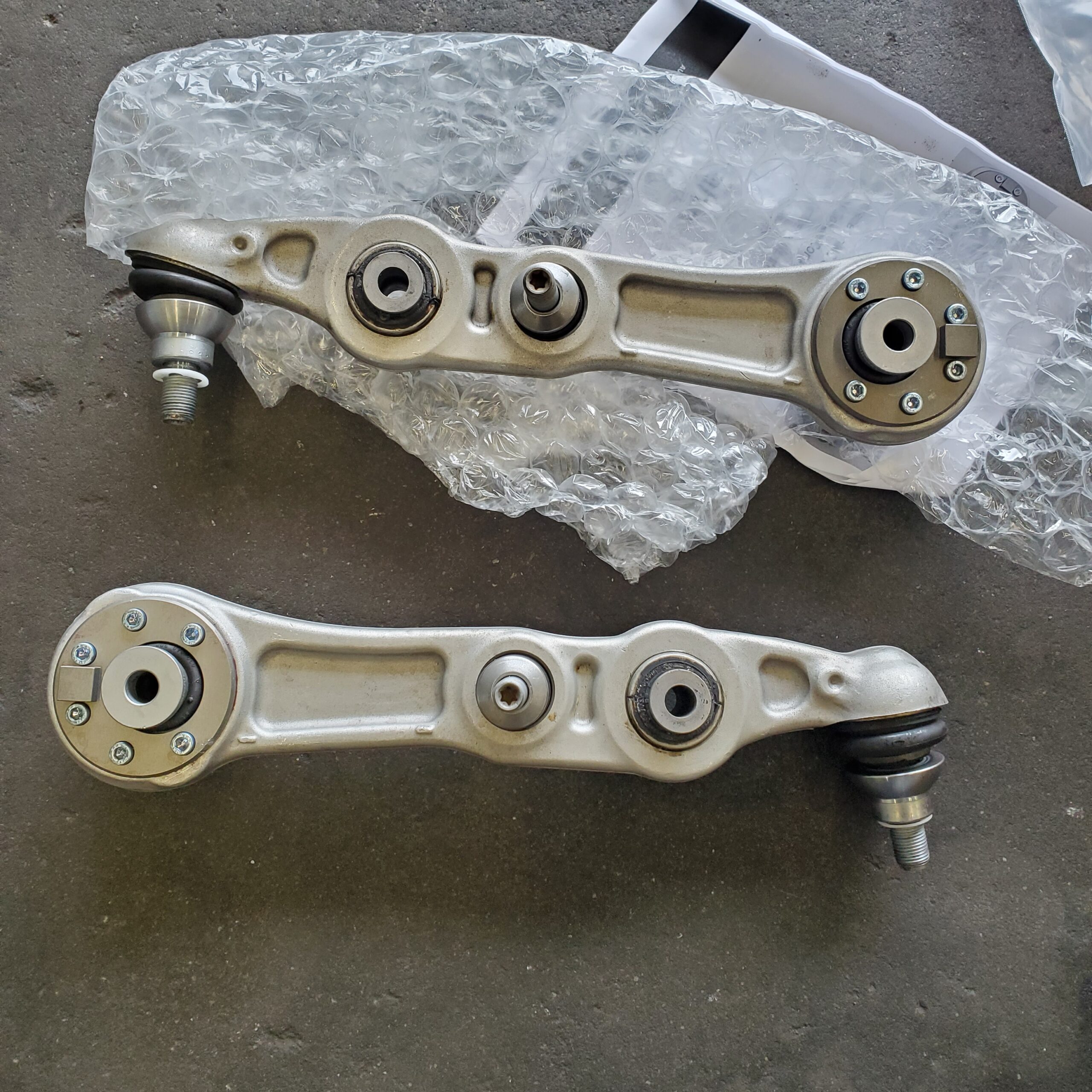 Evan-Fischer Front Left Lower Control Arm – For 2005-2016 Mercedes SLK55 AMG (RWD)